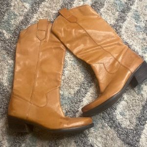 Woman’s size 6 riding boots leather boots tan